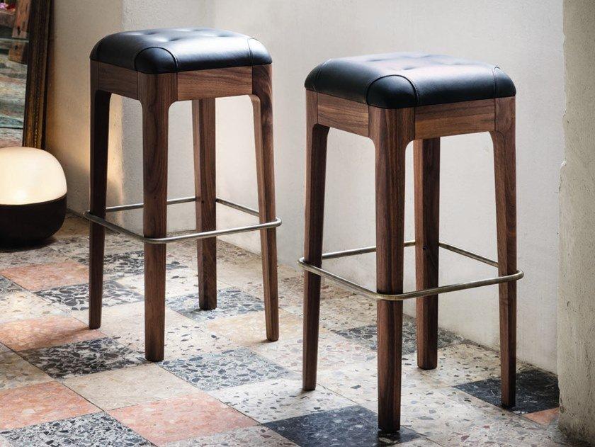 WEBBY Tufted leather stool