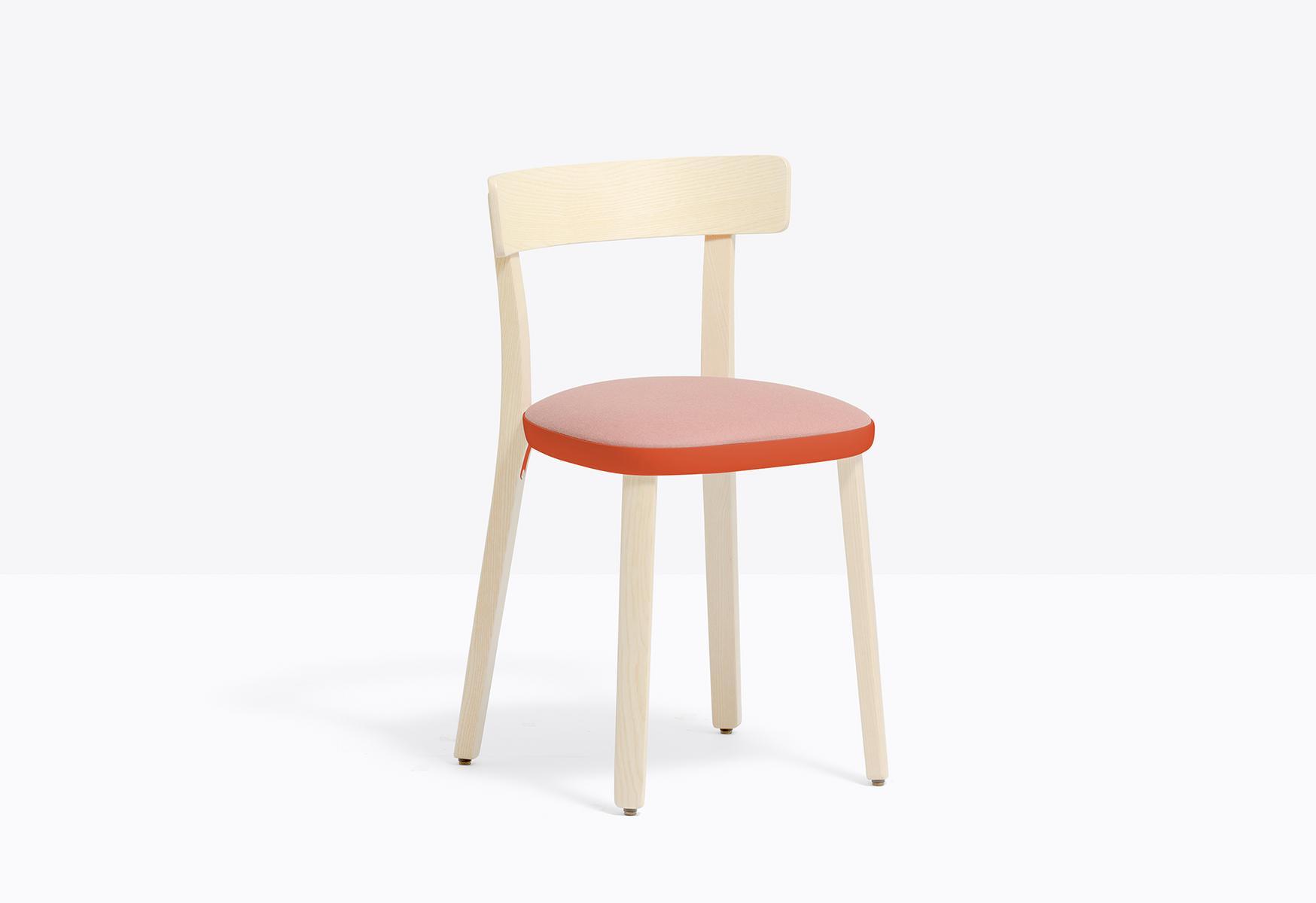 FOLK 2940 Ash chair with integrated cushion