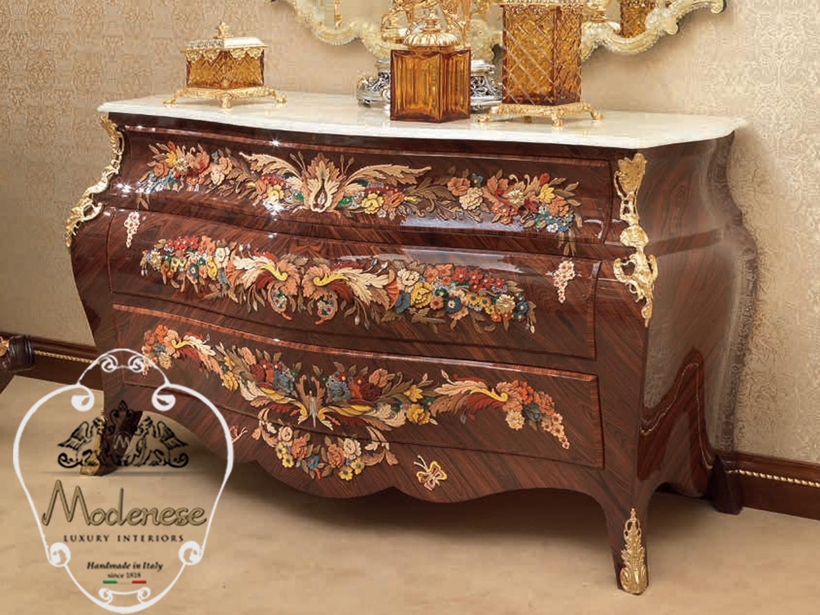 14207 Wooden chest of drawers