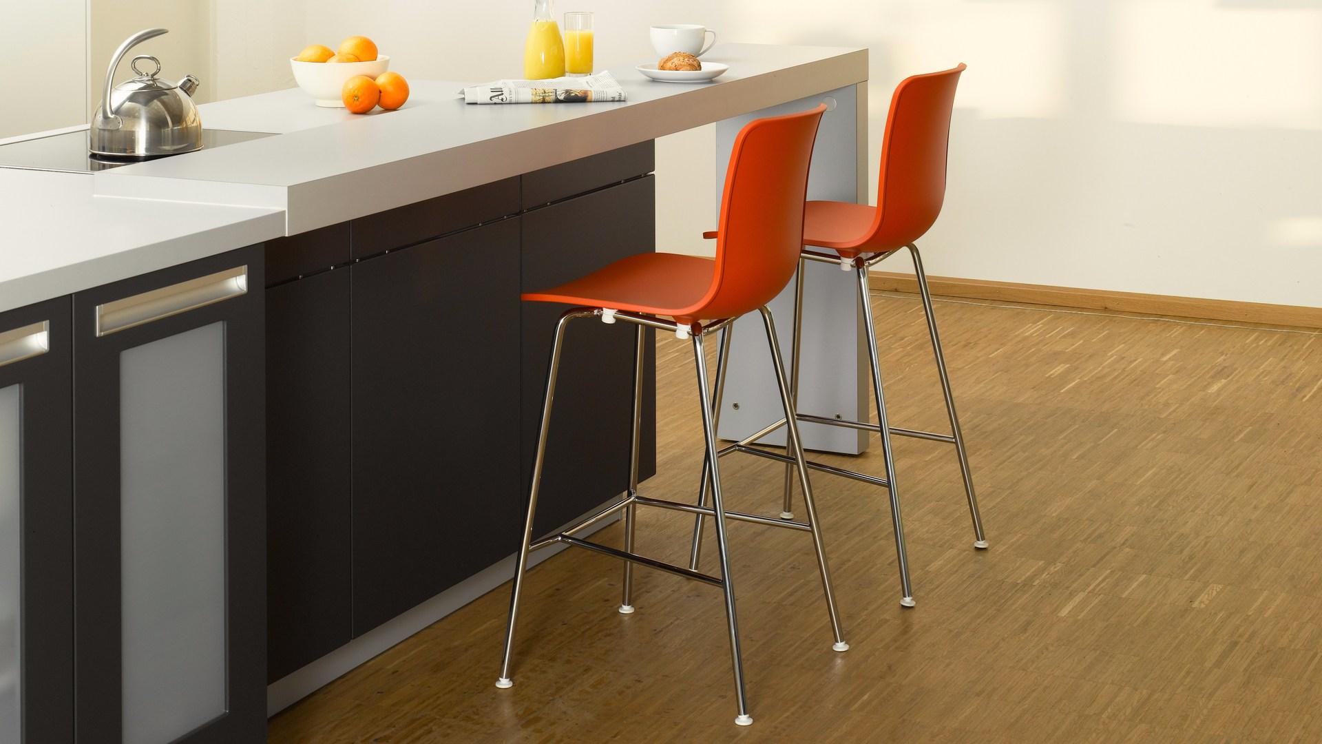 HAL MEDIUM Polypropylene barstool