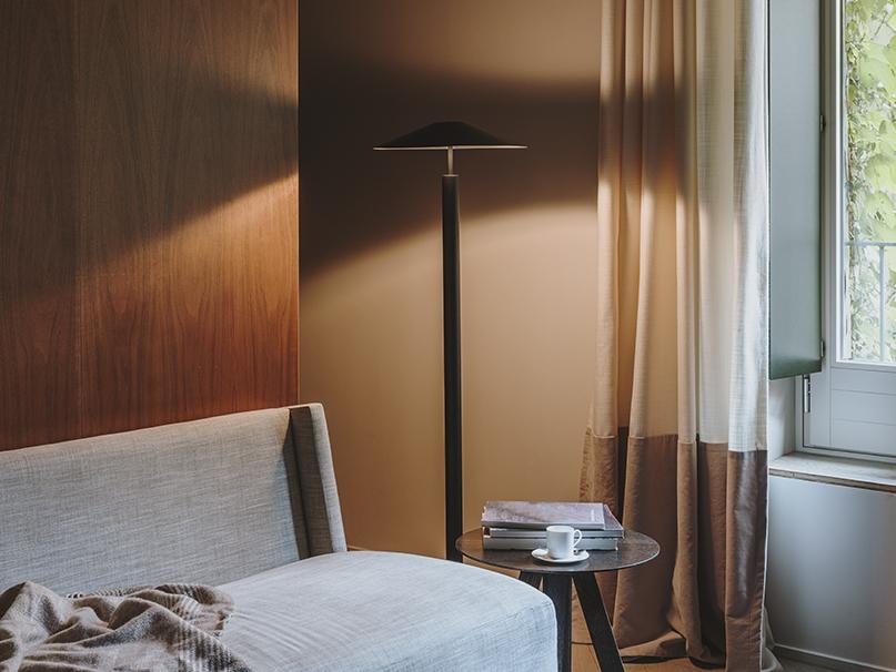 H LED steel floor lamp
