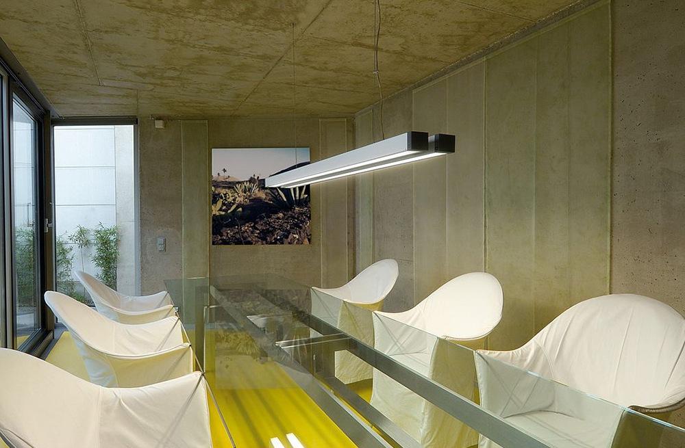 Q-LINE Metal pendant lamp in a contemporary style
