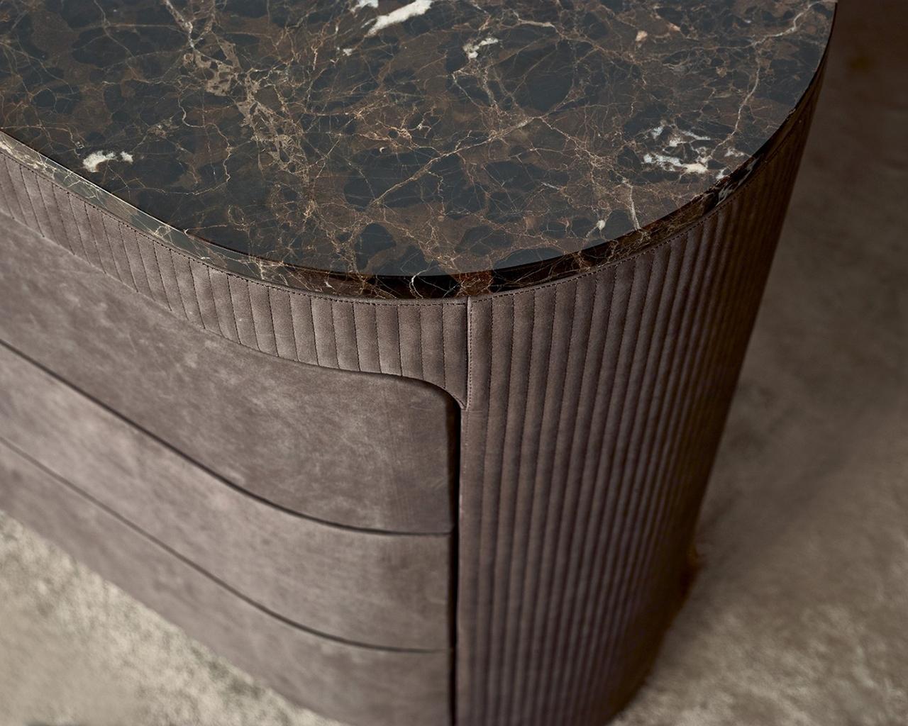 VOGUE Nabuk chest of drawers in a luxury style with integrated handles