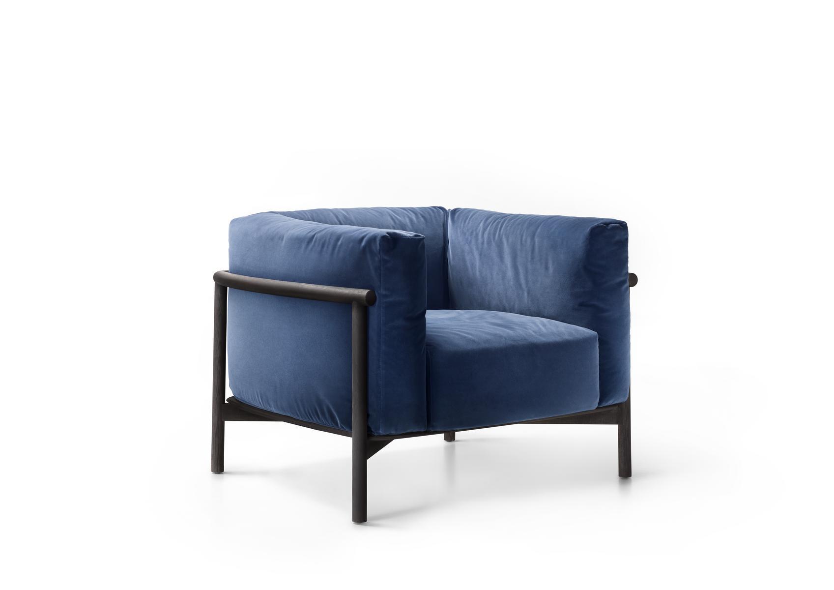 TAIKI Upholstered leather armchair with armrests