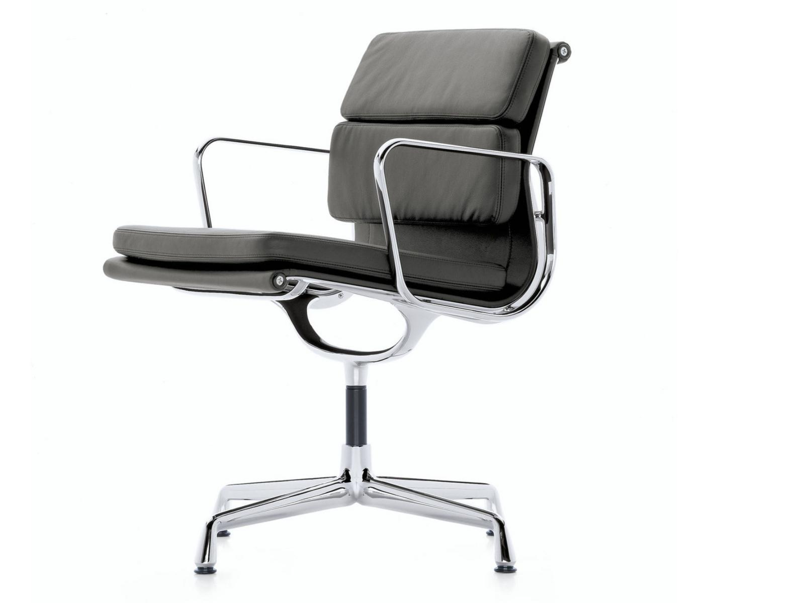 EA 207 Leather chair with 4-spoke base with armrests