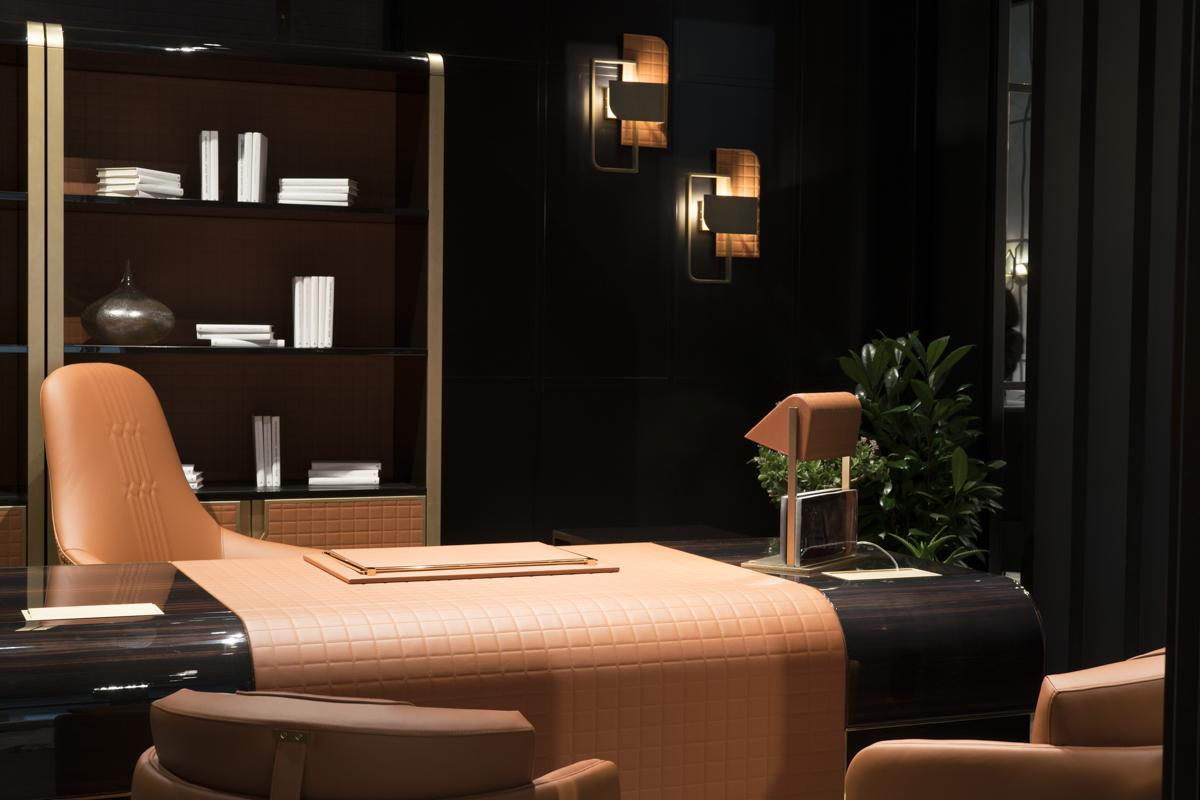 ASTORIA Adjustable ebony table lamp