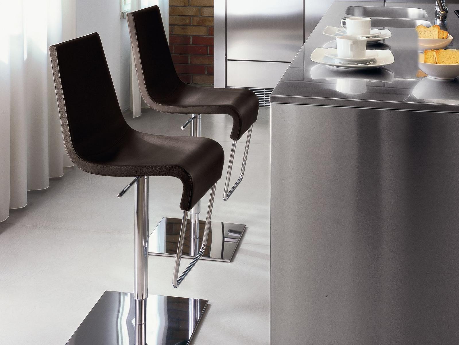 SKIPPING Height-adjustable swivel stool