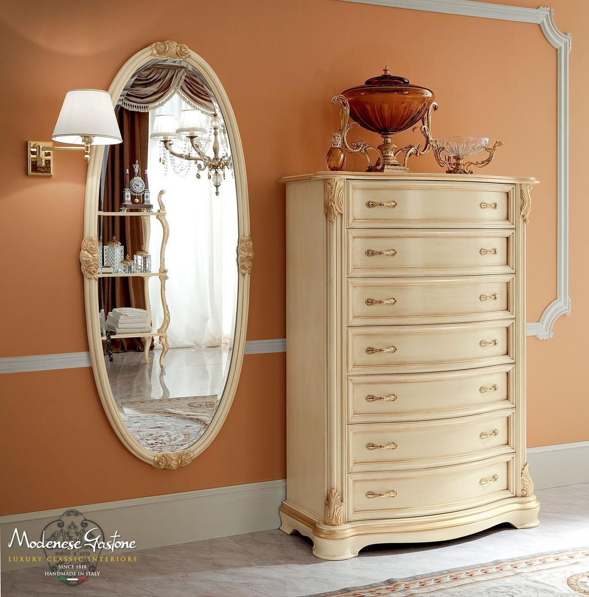 13610 Wooden chest of drawers