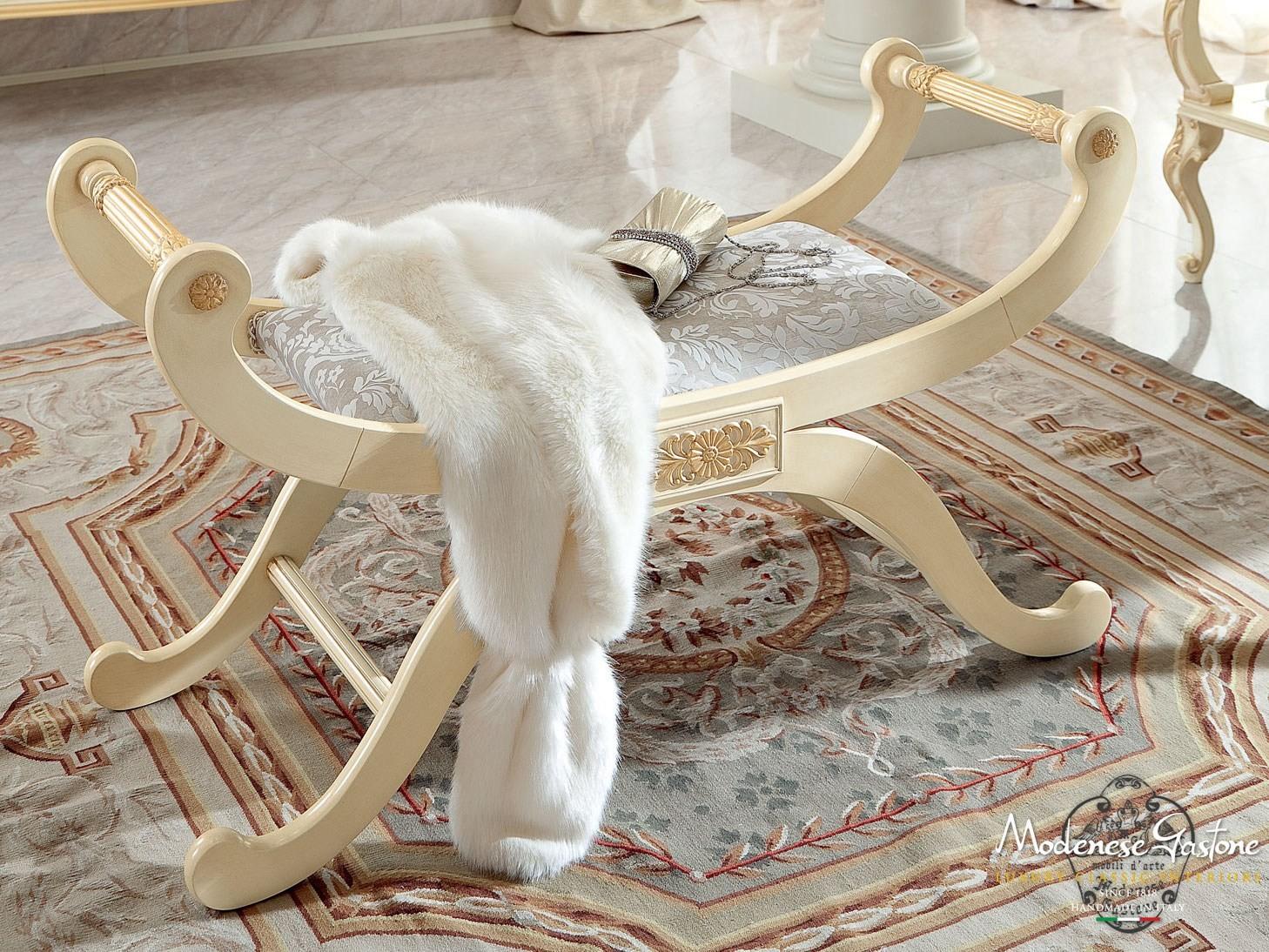 13524 Upholstered bench