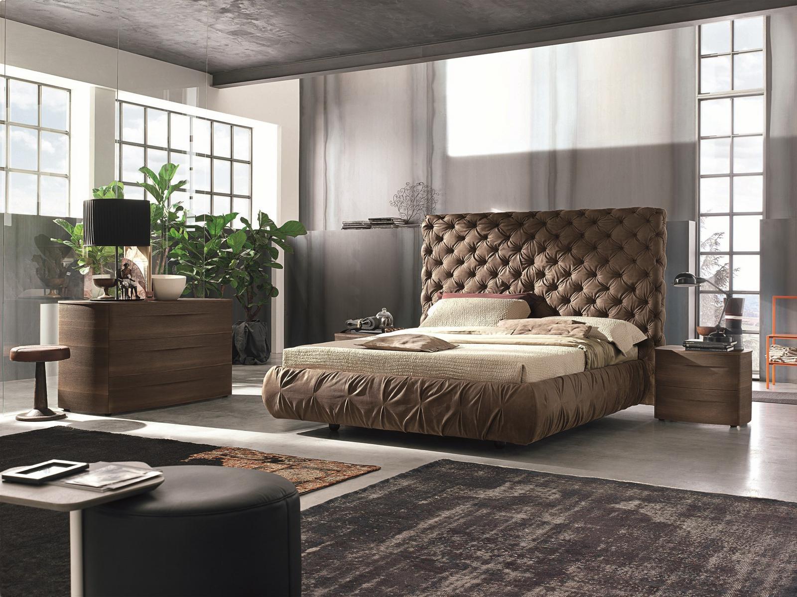 BOGART Wooden chest of drawers with integrated handles