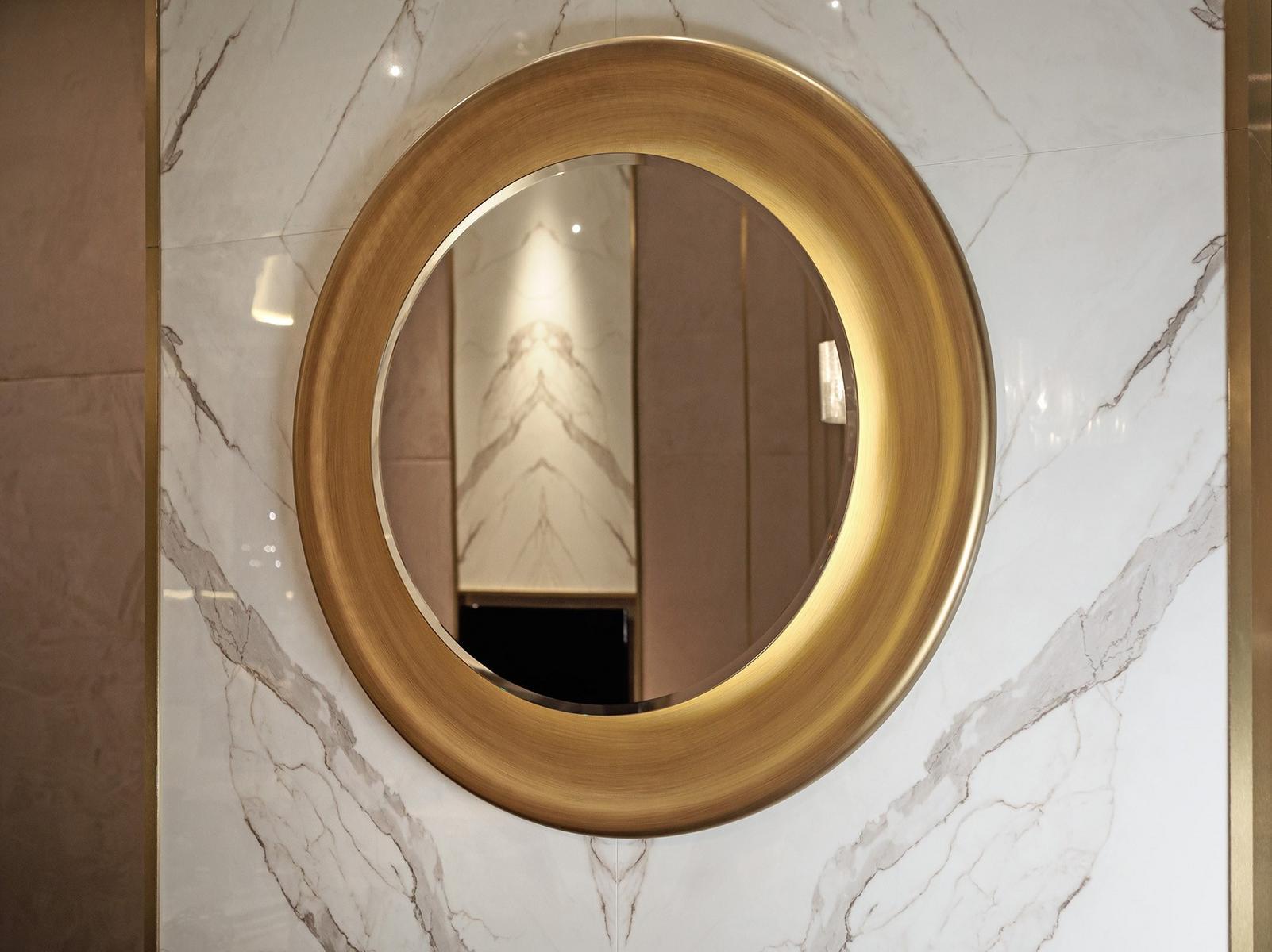 MELTING LIGHT Round framed wooden mirror