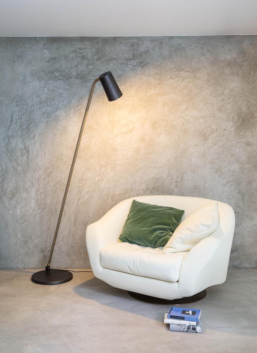 UP Metal floor lamp