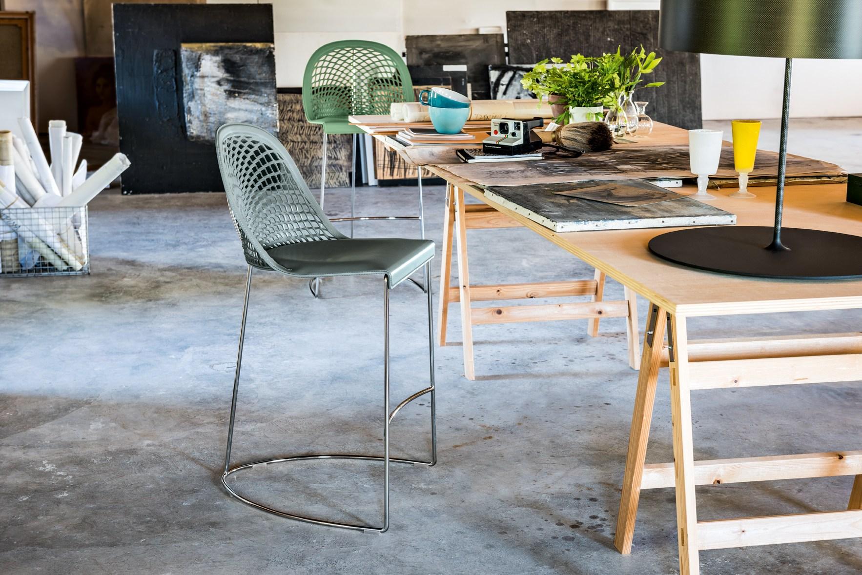 GUAPA High tanned leather stool with back