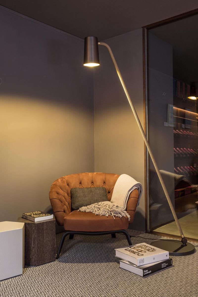 UP Metal floor lamp