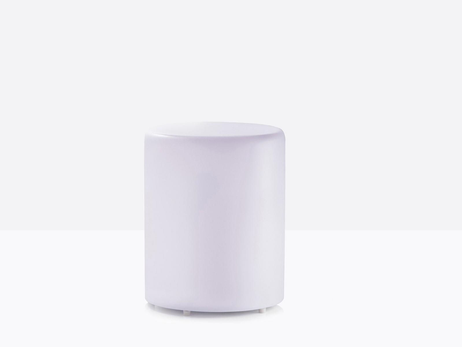 WOW 485L Low polyethylene stool with light