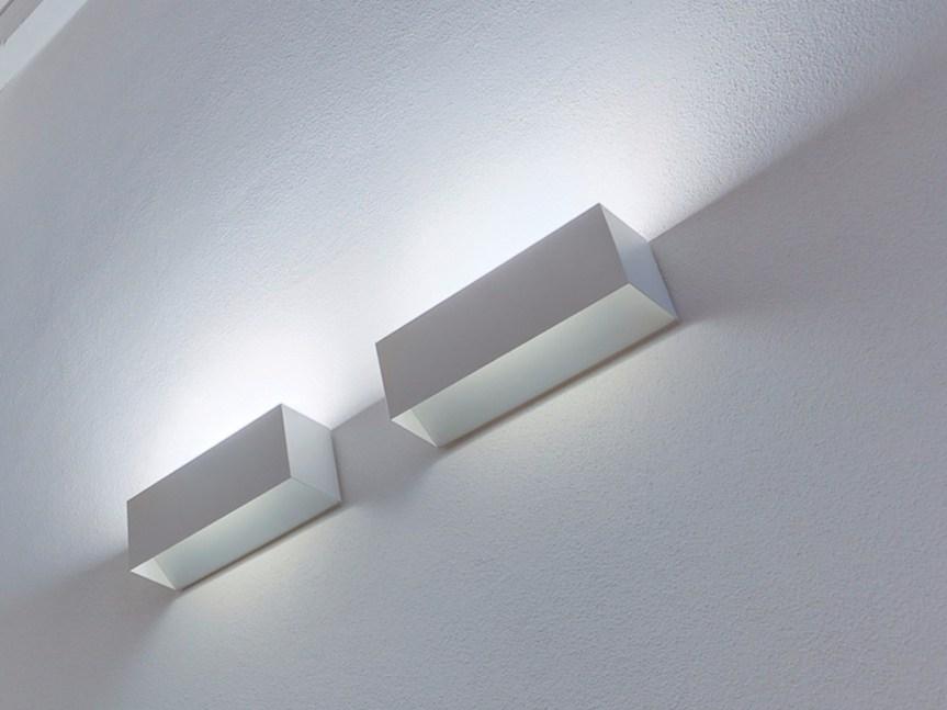 PIÙ LED metal wall lamp