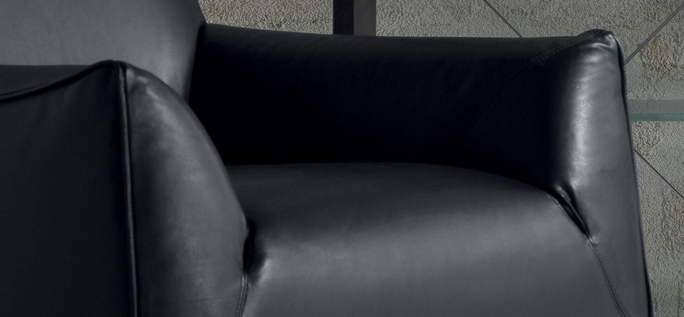 DOLLY Leather armchair with armrests