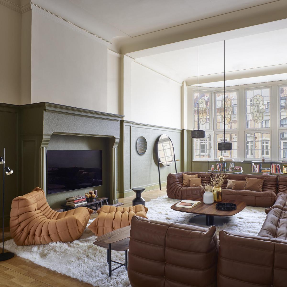 ALSTER Low square walnut coffee table