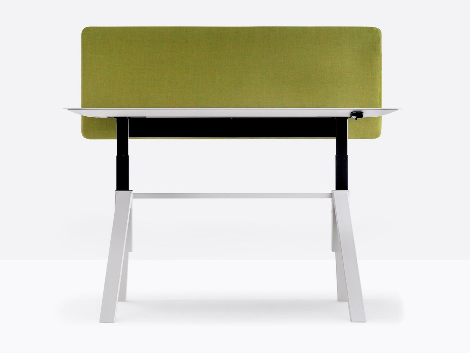 ARKI-TABLE ADJ DESK Height-adjustable steel and wood office desk with sound absorbing screens