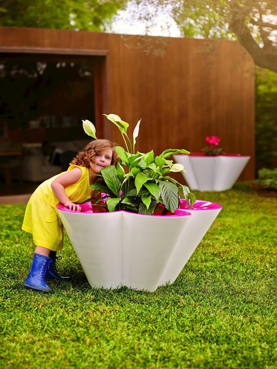 AGATHA Garden side table / garden vase