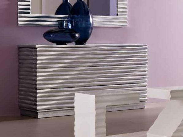 EBON Chest of drawers
