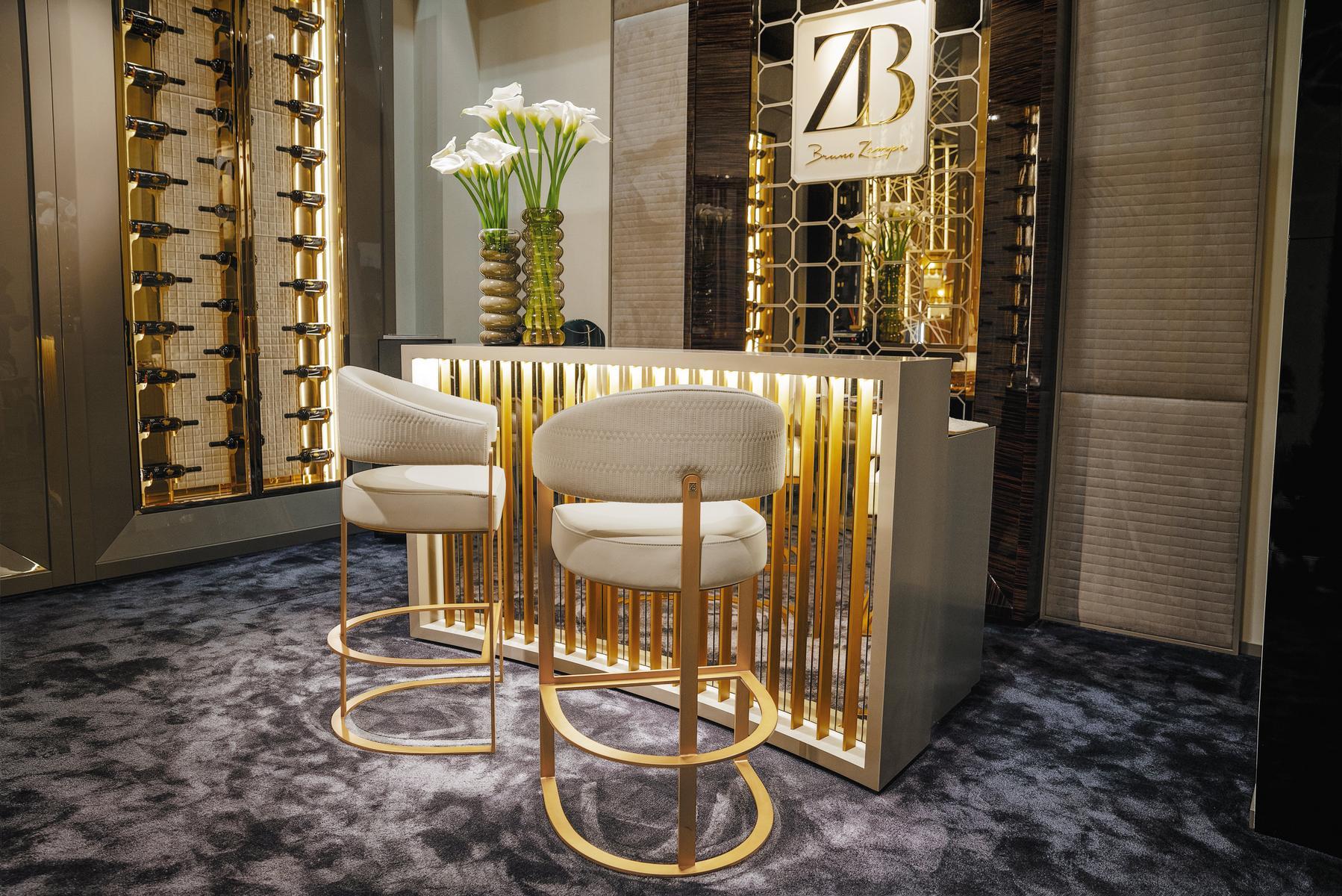 ARISTON High upholstered leather barstool