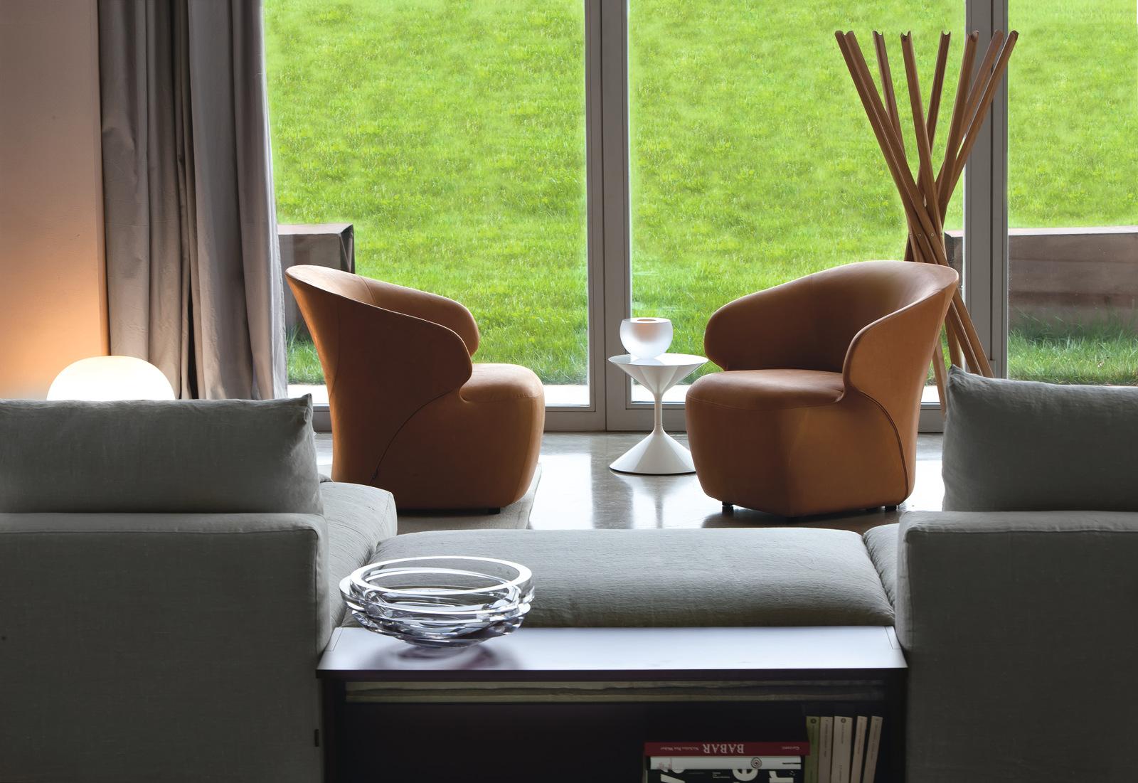 AROM Upholstered easy chair with removable cover