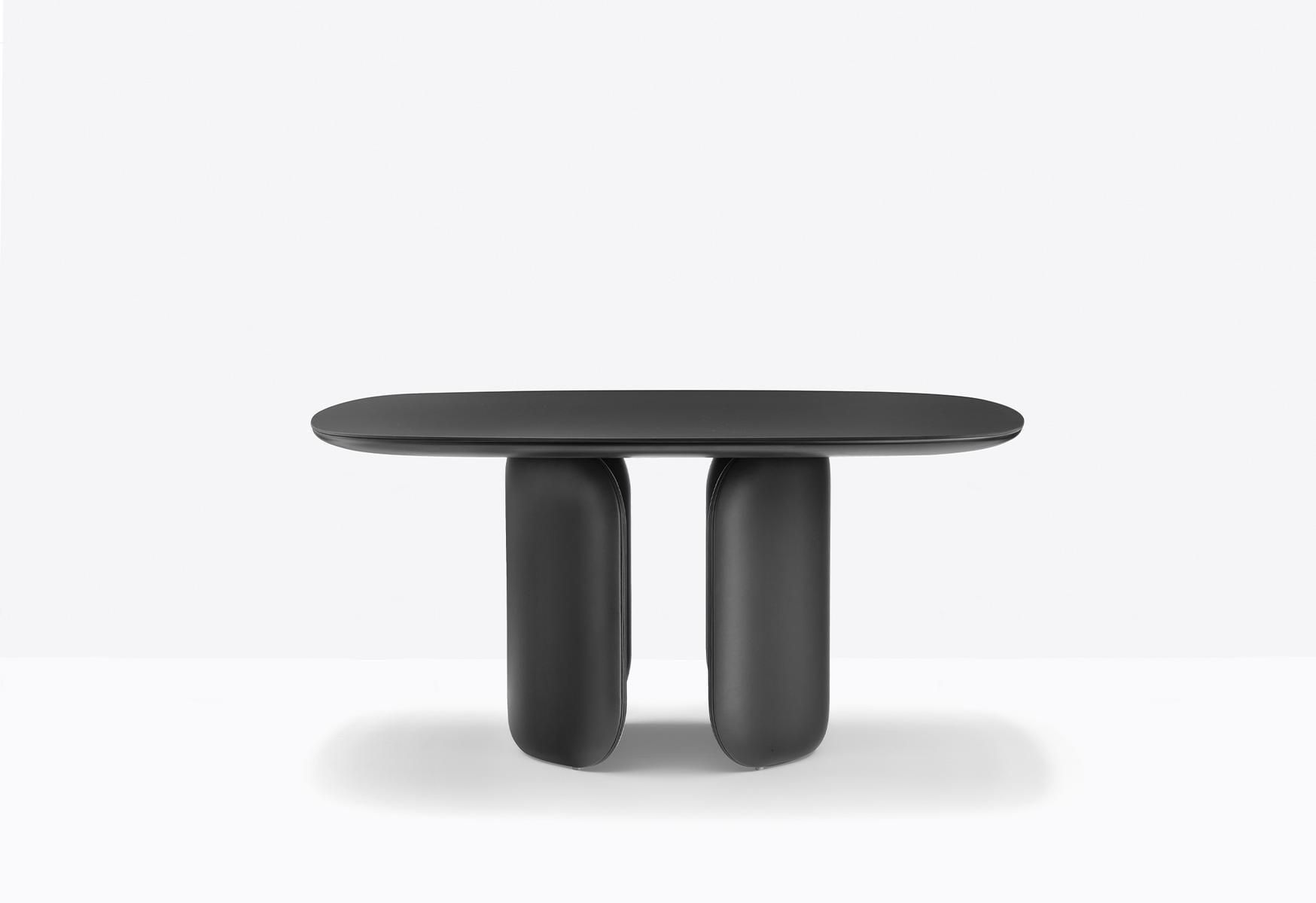 ELINOR 150*150 Table with rigid polyurethane foam base