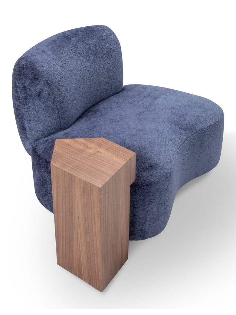 I SASSI Organically shaped modular I Sassi Collection encourages conversation, offers comfort, and provides versatile arrangement options for personalized spaces.