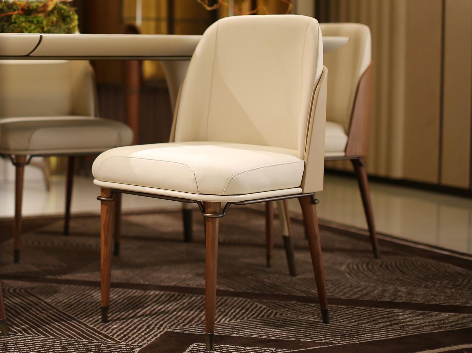 MELTING LIGHT Upholstered leather chair