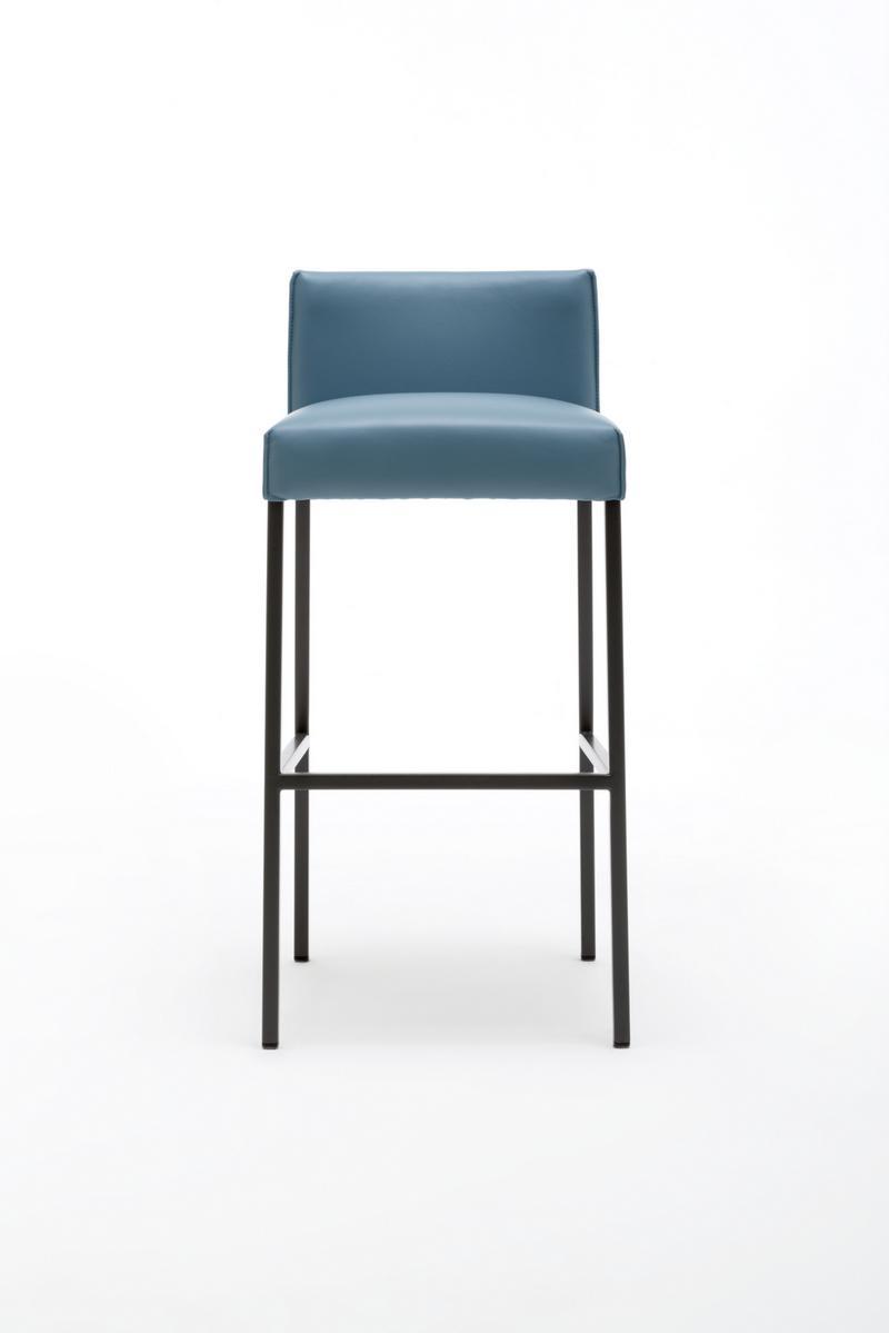 652 High leather stool with footrest