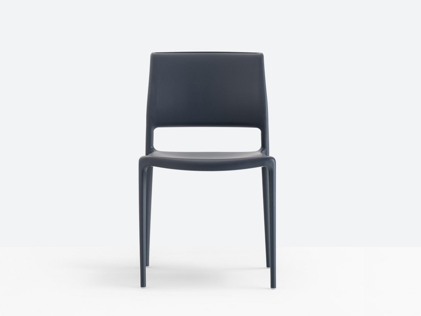 ARA 310 Stackable polypropylene chair