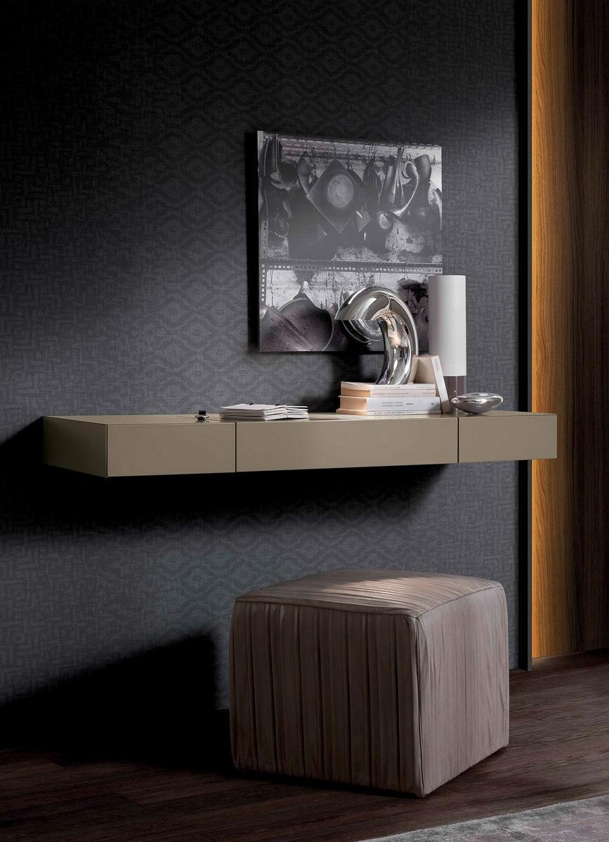 VANITY Wooden dressing table