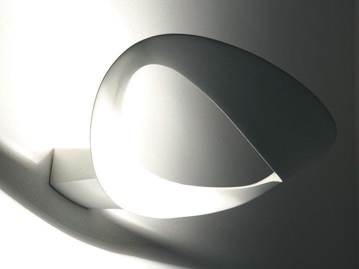 MESMERI Indirect light die cast aluminium wall lamp