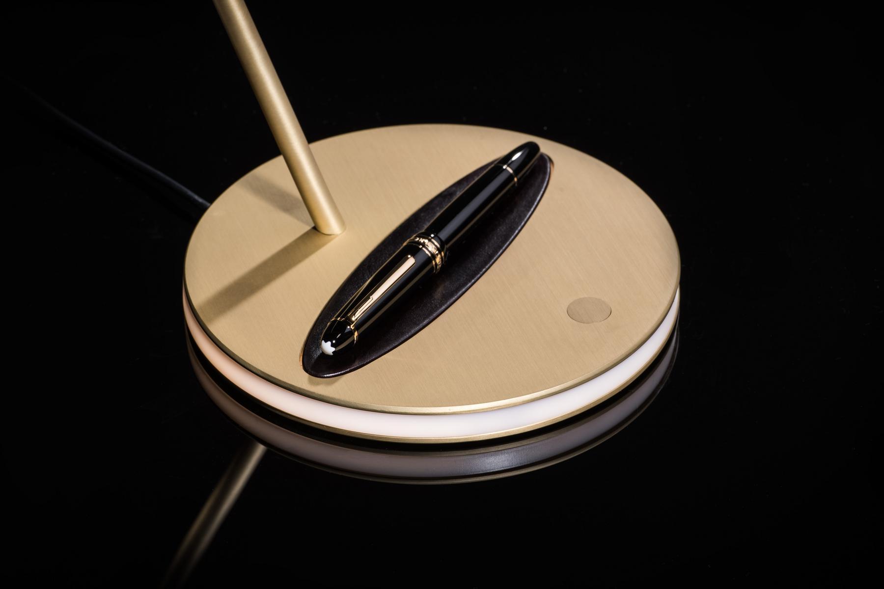 OVERLAY LED Lentiflex® and brass desk lamp