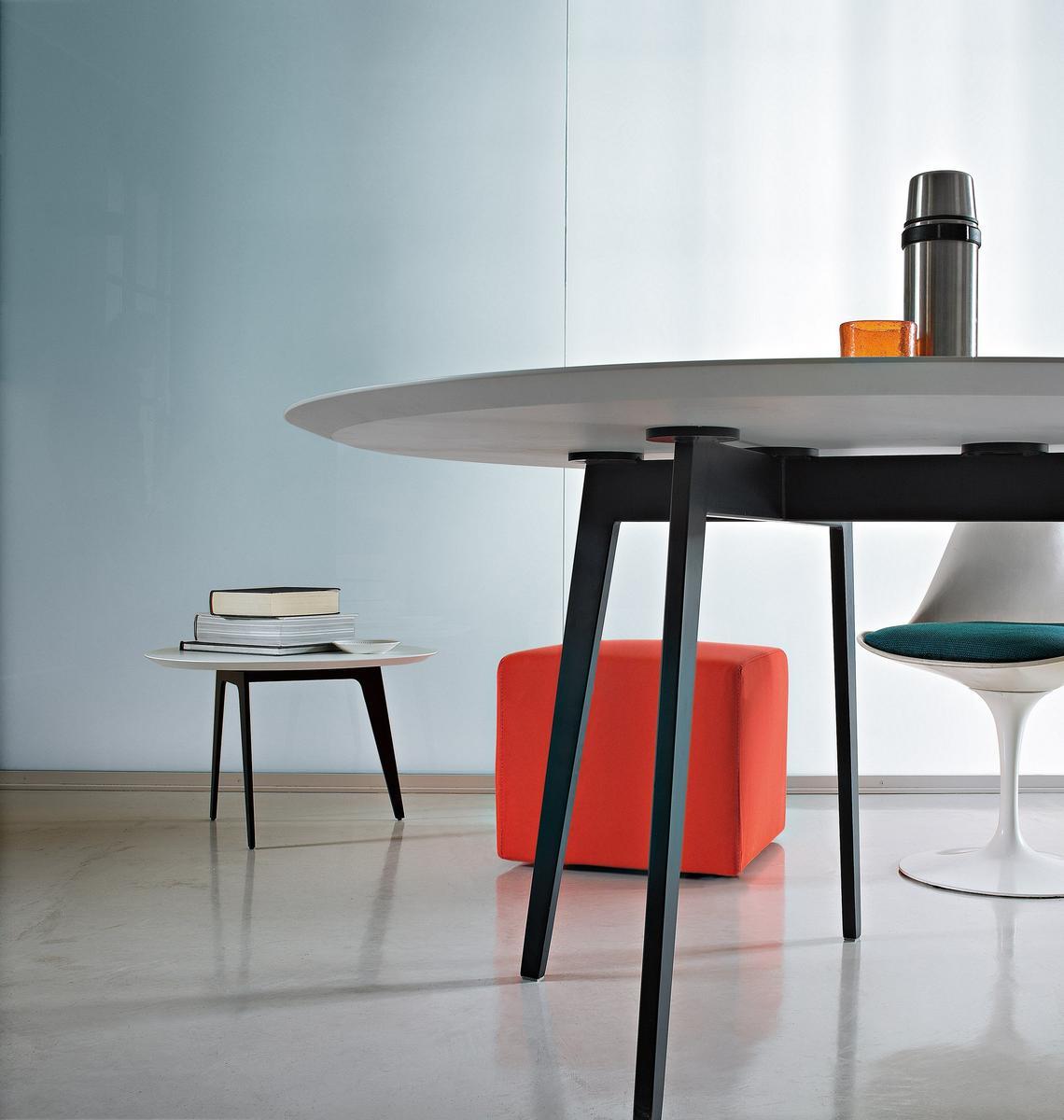 JUMP Oval wooden table