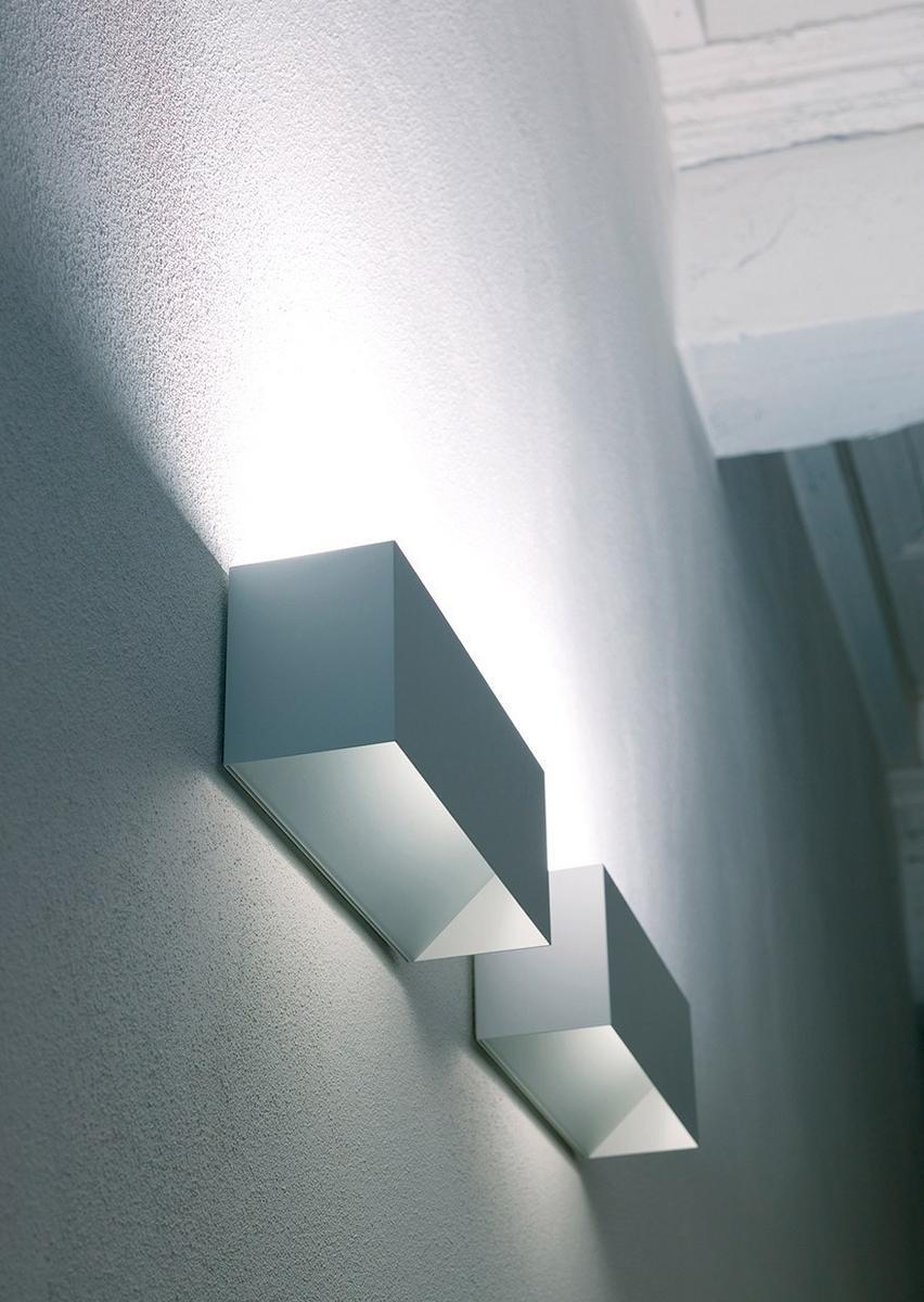 PIÙ LED metal wall lamp
