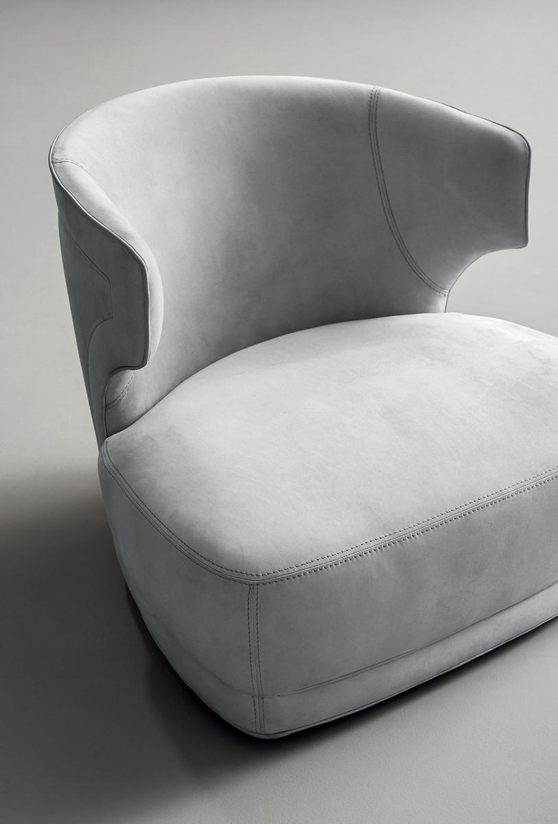 ETIENNE Leather armchair