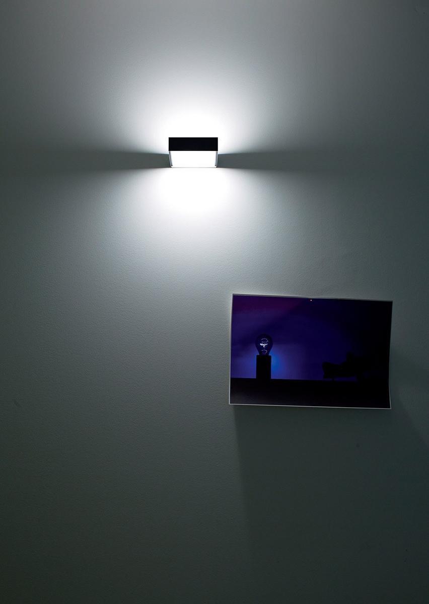 TOAST Glass and metal wall lamp
