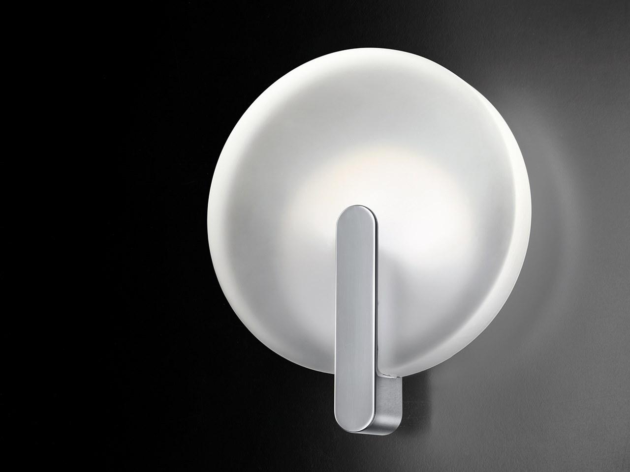 SINUA LED satin glass wall lamp