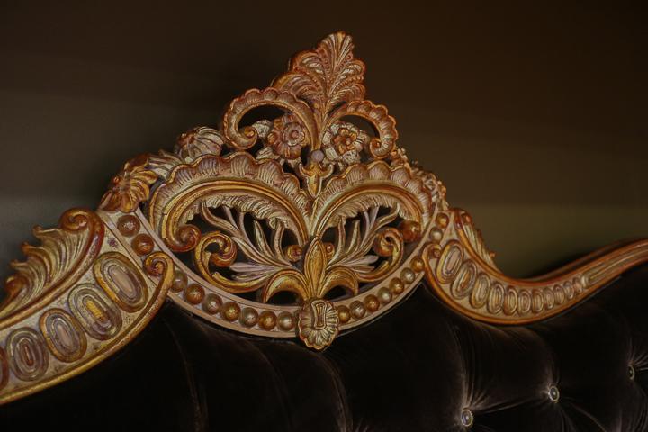 3131 Velvet double bed with tufted headboard