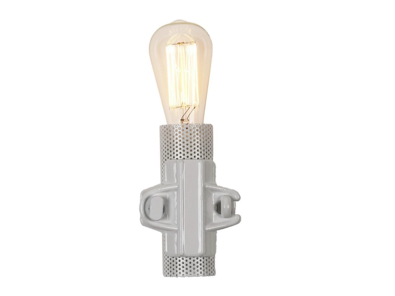 NANDO Painted metal wall light