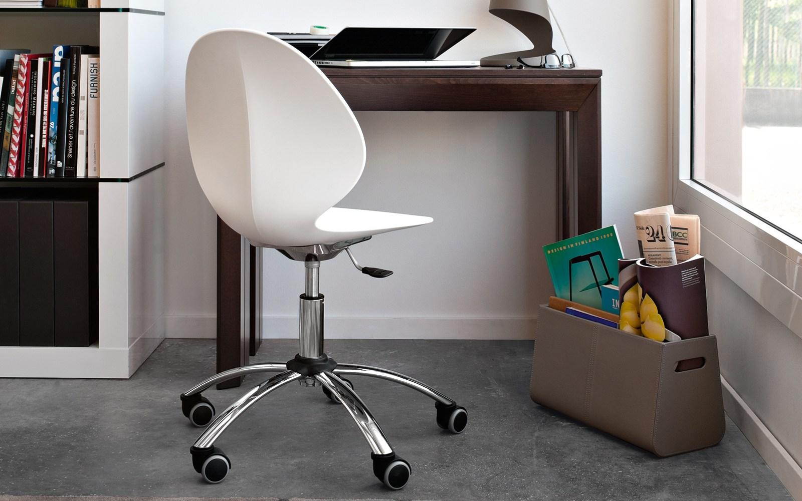 BASIL Office chair with 5-Spoke base with castors