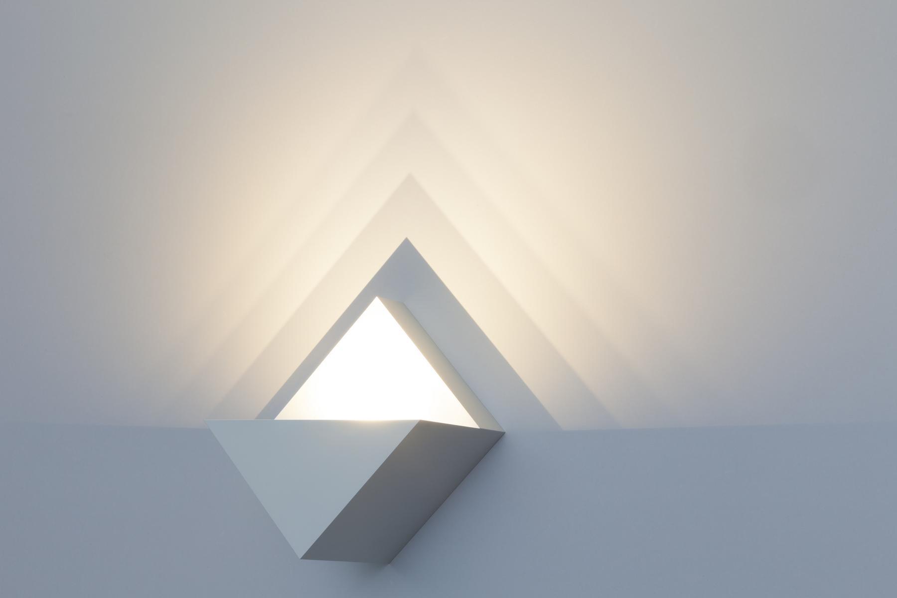 GRADIENT LED polycarbonate wall lamp