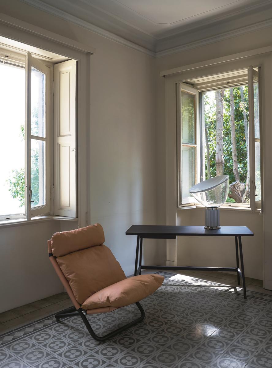 CROSS HIGH Leather armchair