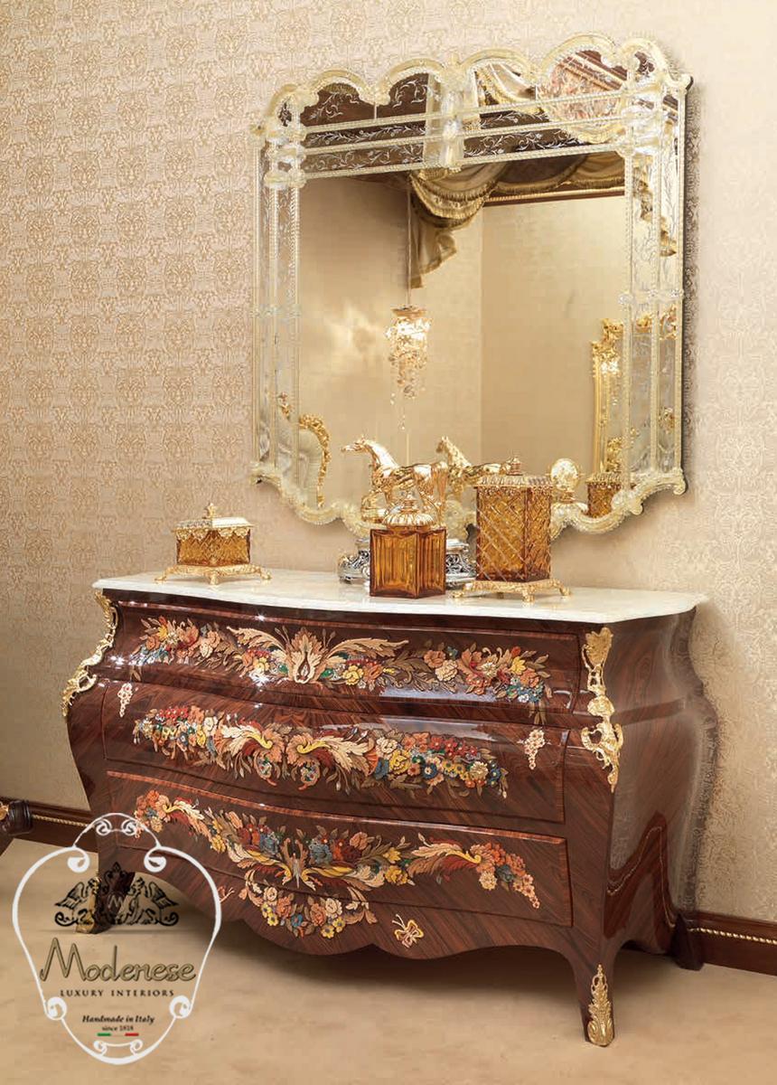 14207 Wooden chest of drawers