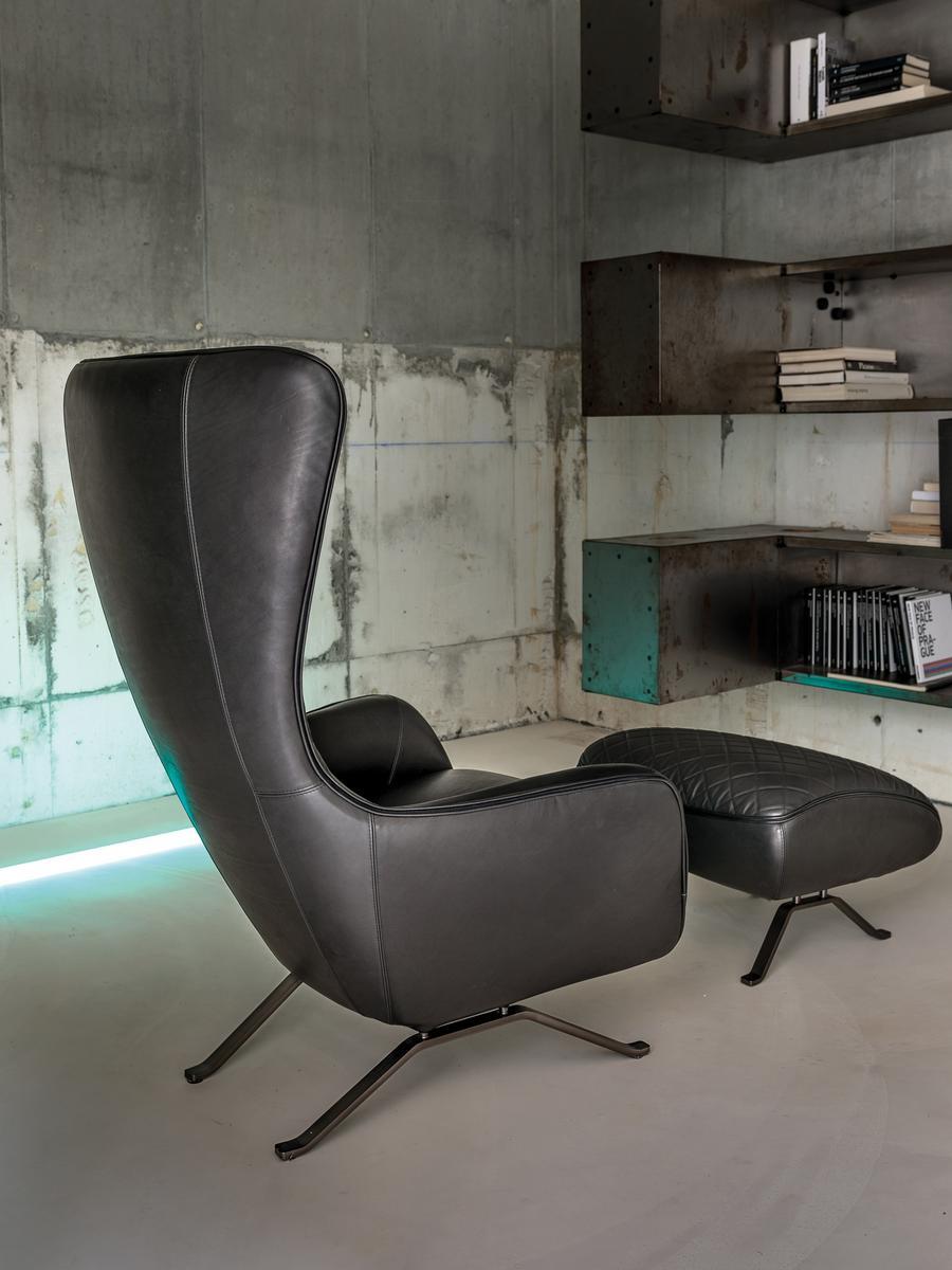 SIN SEATY High-back leather armchair