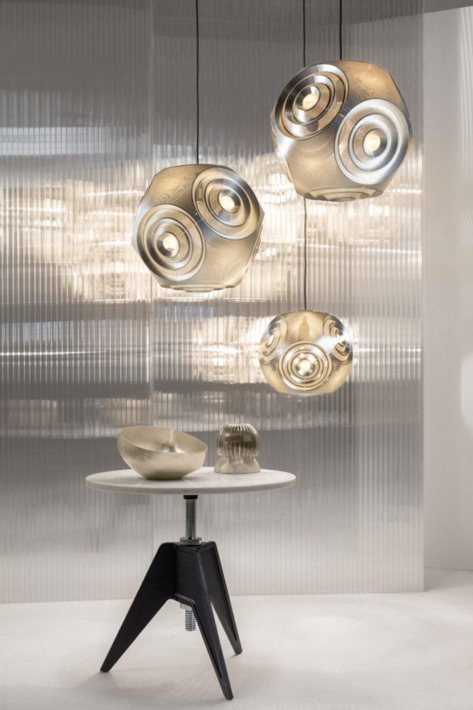 CURVE Metal pendant lamp in a contemporary style