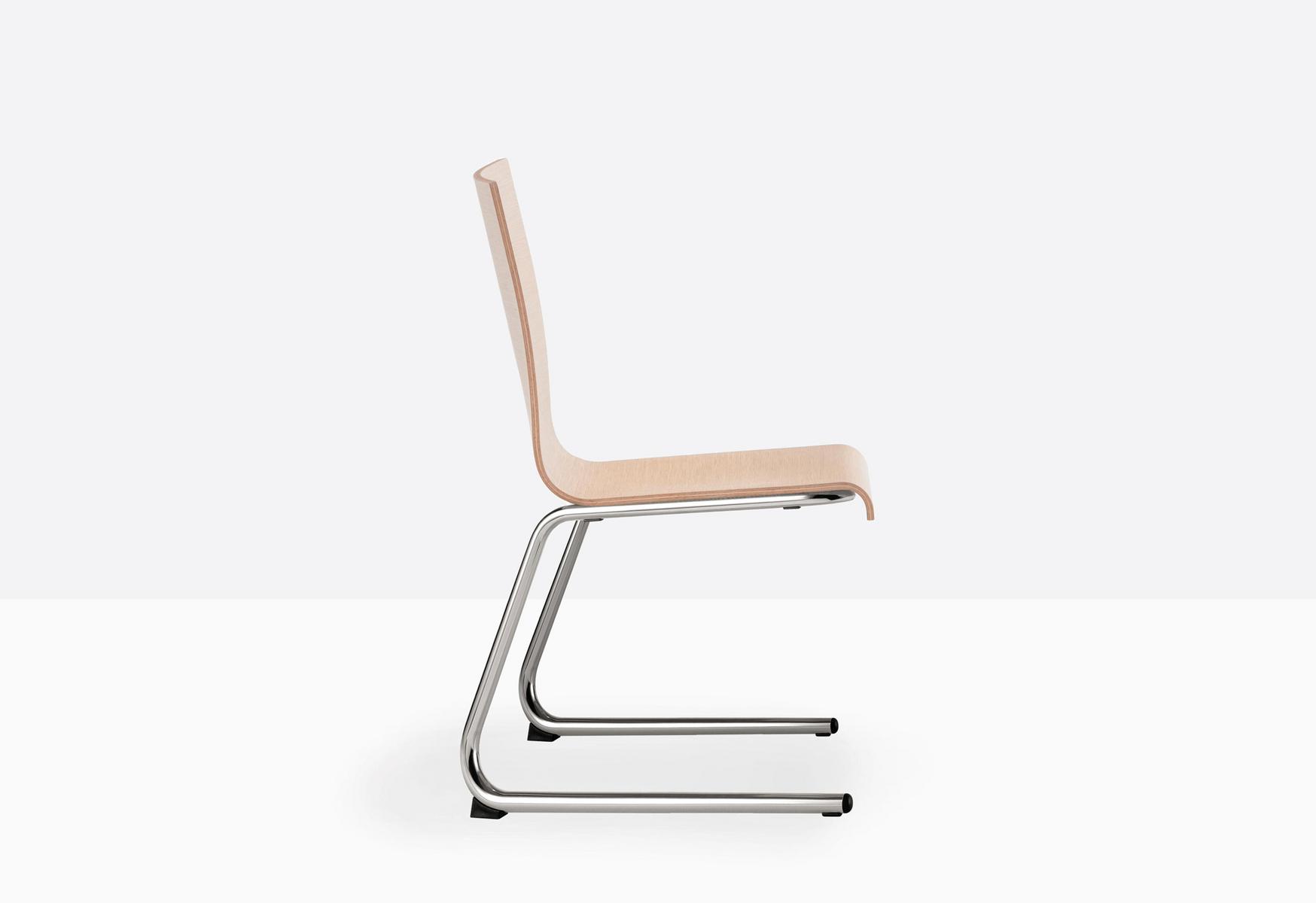 KUADRA 1395 Cantilever stackable chair with armrests