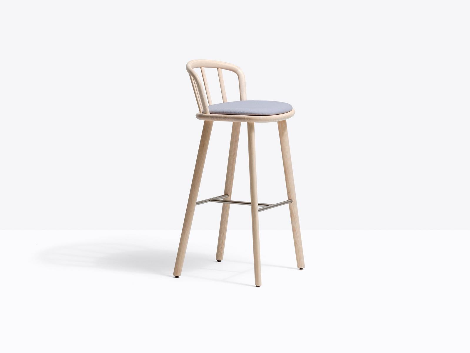 NYM 2839A High stool with integrated cushion